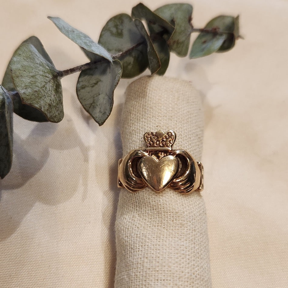 10k yellow gold Claddagh ring