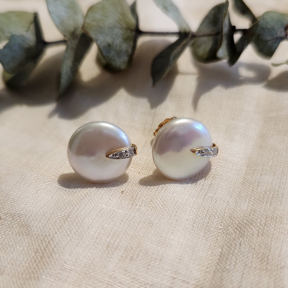 14k yellow gold freshwater pearl disc and diamond stud earrings