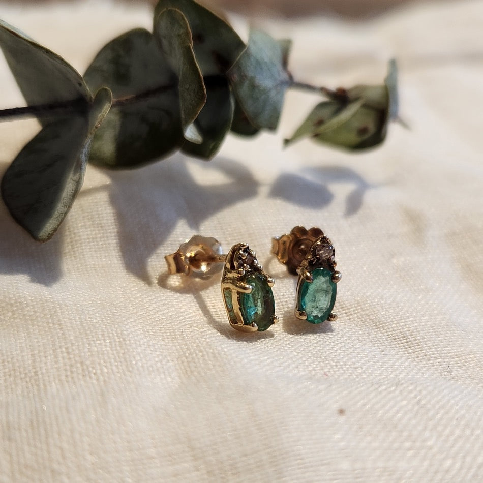 14k yellow gold emerald and diamond stud earrings
