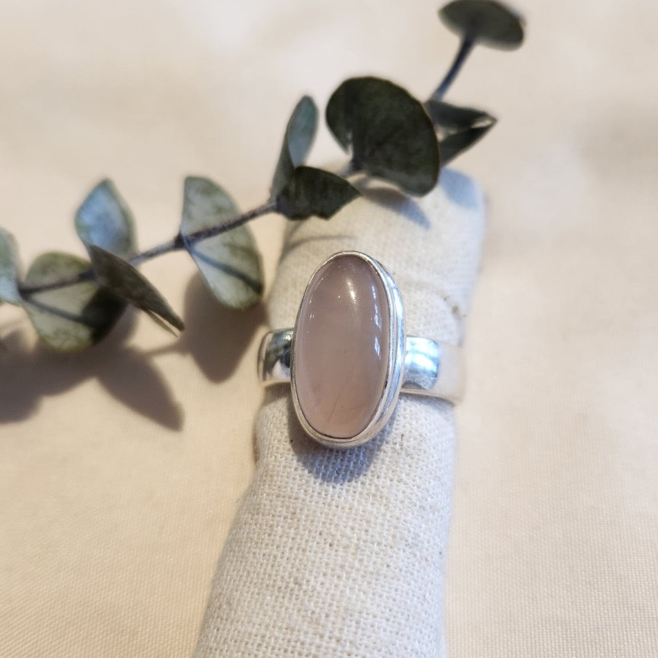 Sterling silver rose quartz ring
