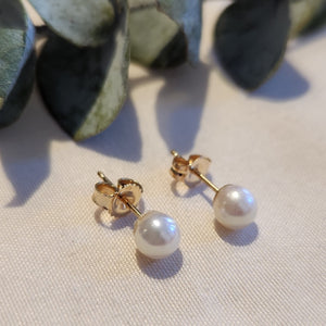 14k yellow gold cultured pearl stud earrings