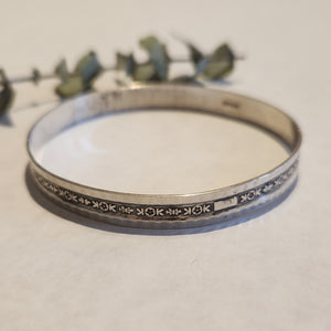 Sterling silver patterned continuous bangle bracelet