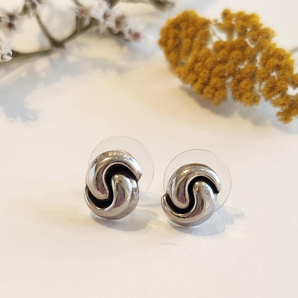 Sterling silver oval knot stud earrings
