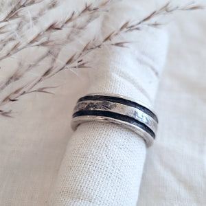 Sterling silver grooved patterned band