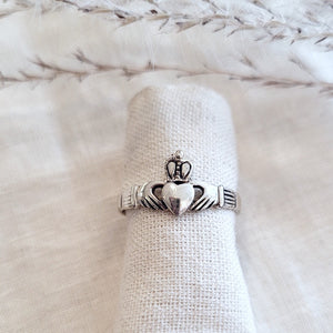 Sterling Silver classic claddagh ring