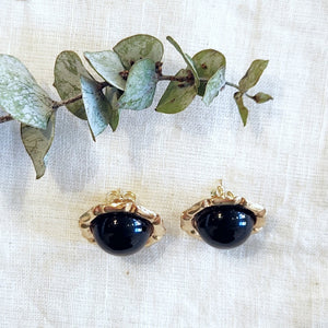 14k yellow gold black onyx bamboo edge stud earrings