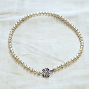 Choker length cultured pearl strand