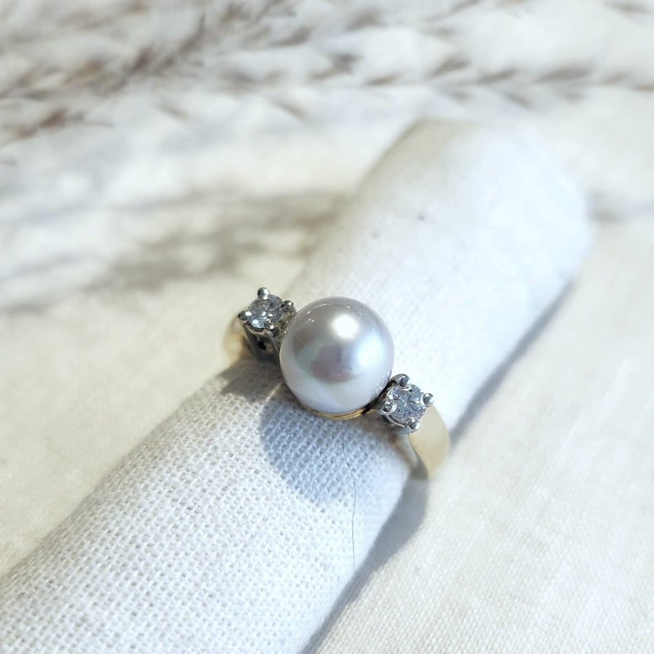 18k yellow gold cultured pearl and diamond ring