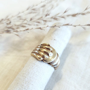 10k yellow gold grooved fan ring
