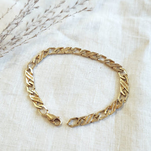 10k yellow gold rectangular textured link bracelet