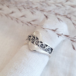 Sterling Silver curved scroll tapered band plain edges