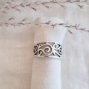 Sterling Silver tapered filigree scroll band