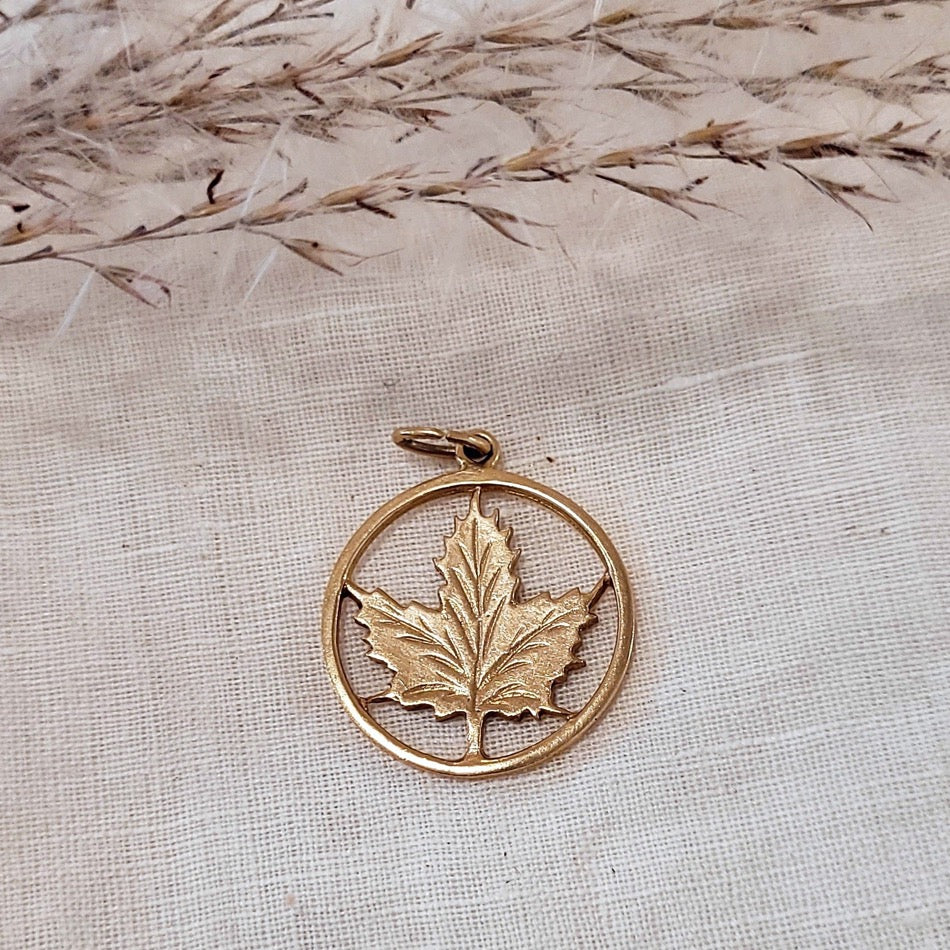 10k yellow gold maple leaf pendant charm