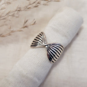 Sterling silver ribbon grooved ring