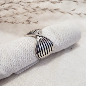 Sterling silver ribbon grooved ring