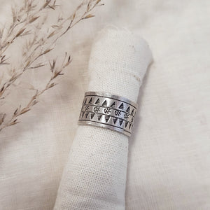 Sterling silver triangular and floral patterned band