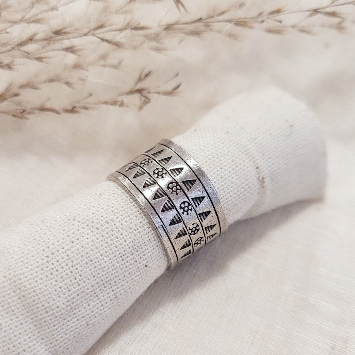 Sterling silver triangular and floral patterned band