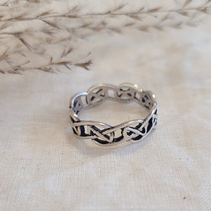 Sterling silver Celtic interlace band