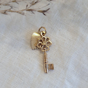 14k yellow gold key and heart pendant charm