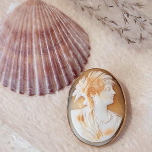 Vintage 14k yellow gold shell cameo brooch , circa 1940
